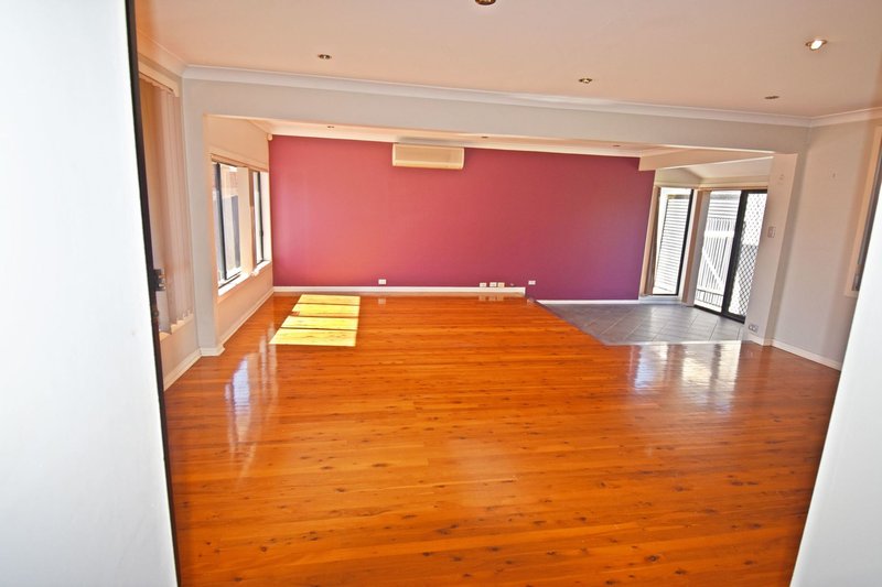 Photo - 3 Glenbrook Crescent, Georges Hall NSW 2198 - Image 5