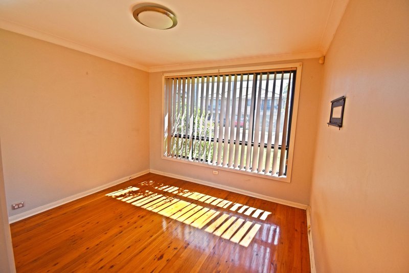 Photo - 3 Glenbrook Crescent, Georges Hall NSW 2198 - Image 9