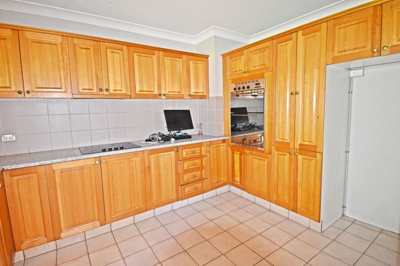 Photo - 3 Glenbrook Crescent, Georges Hall NSW 2198 - Image 10