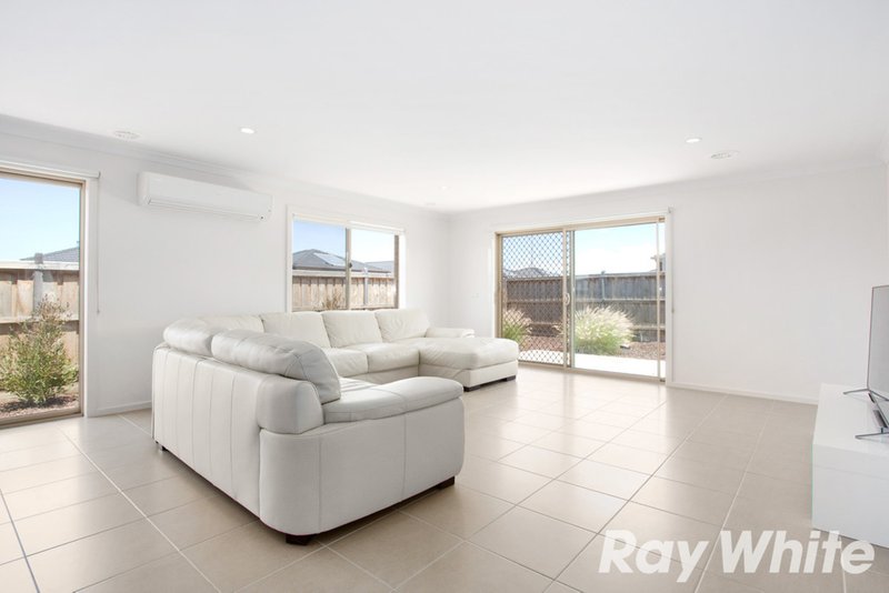 Photo - 3 Glenelg Street, Clyde North VIC 3978 - Image 5