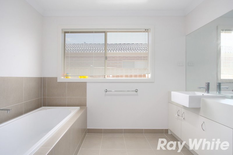 Photo - 3 Glenelg Street, Clyde North VIC 3978 - Image 11