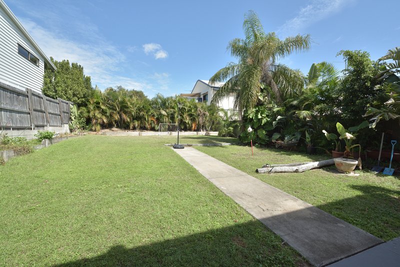 Photo - 3 Glenlyon Street, Gladstone Central QLD 4680 - Image 22