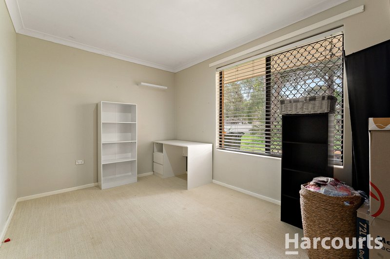 Photo - 3 Gollan Place, Coodanup WA 6210 - Image 11