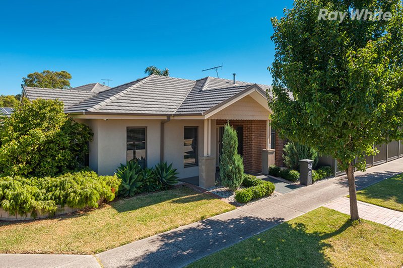 Photo - 3 Grampians Drive, South Morang VIC 3752 - Image 2