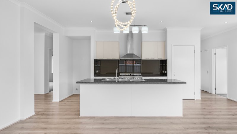 Photo - 3 Greaves Crescent, Kalkallo VIC 3064 - Image 5
