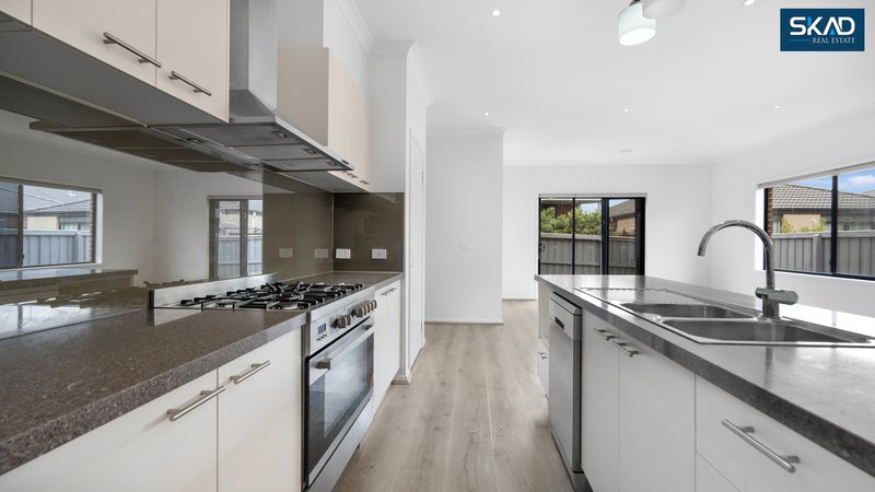 Photo - 3 Greaves Crescent, Kalkallo VIC 3064 - Image 7
