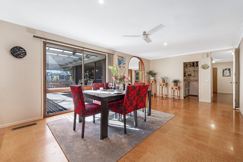 Photo - 3 Greenbriar Avenue, Wheelers Hill VIC 3150 - Image 4