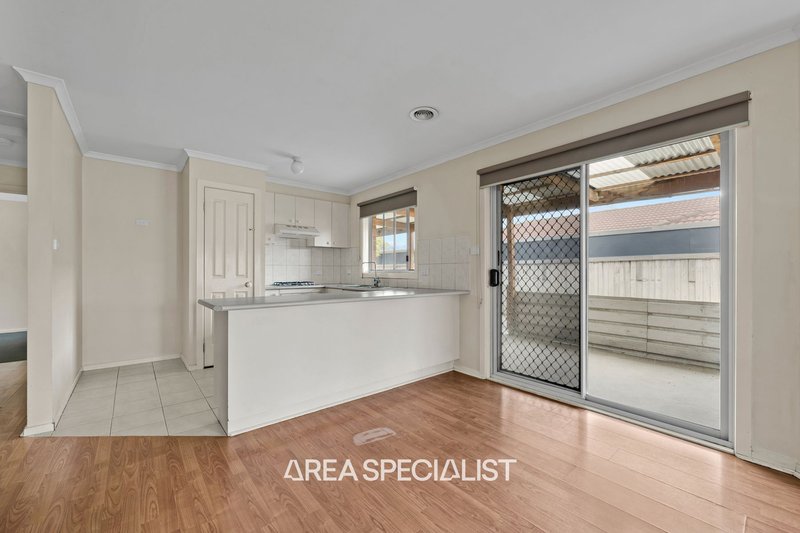 Photo - 3 Greenmantle Close, Cranbourne West VIC 3977 - Image 2