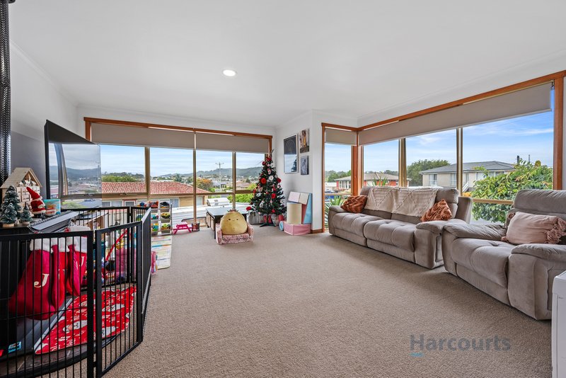 Photo - 3 Greenway Avenue, Devonport TAS 7310 - Image 3