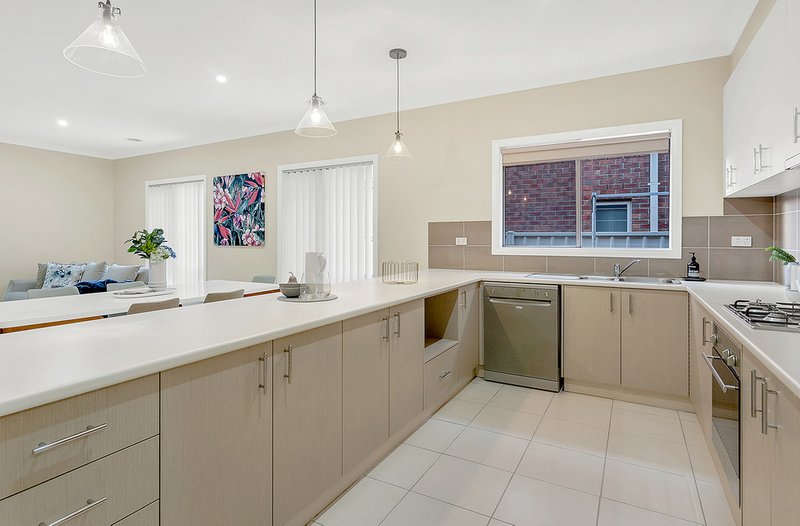 Photo - 3 Greystone Place, Craigieburn VIC 3064 - Image 11