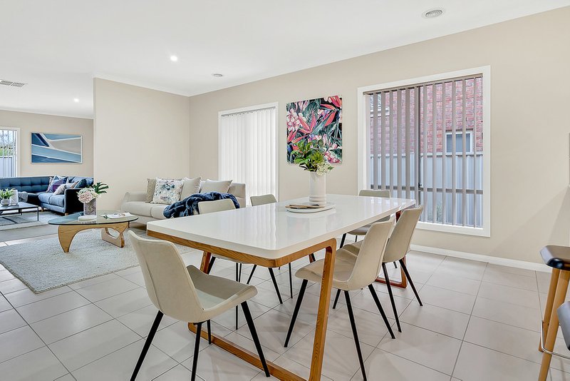 Photo - 3 Greystone Place, Craigieburn VIC 3064 - Image 12