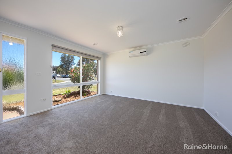 Photo - 3 Gullane Drive, Sunbury VIC 3429 - Image 2