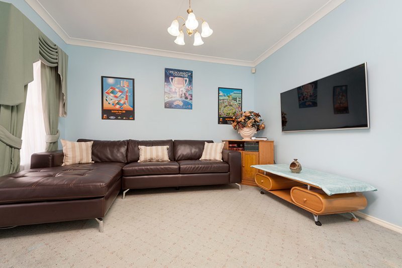 Photo - 3 Gum Leaf Place, Craigieburn VIC 3064 - Image 3