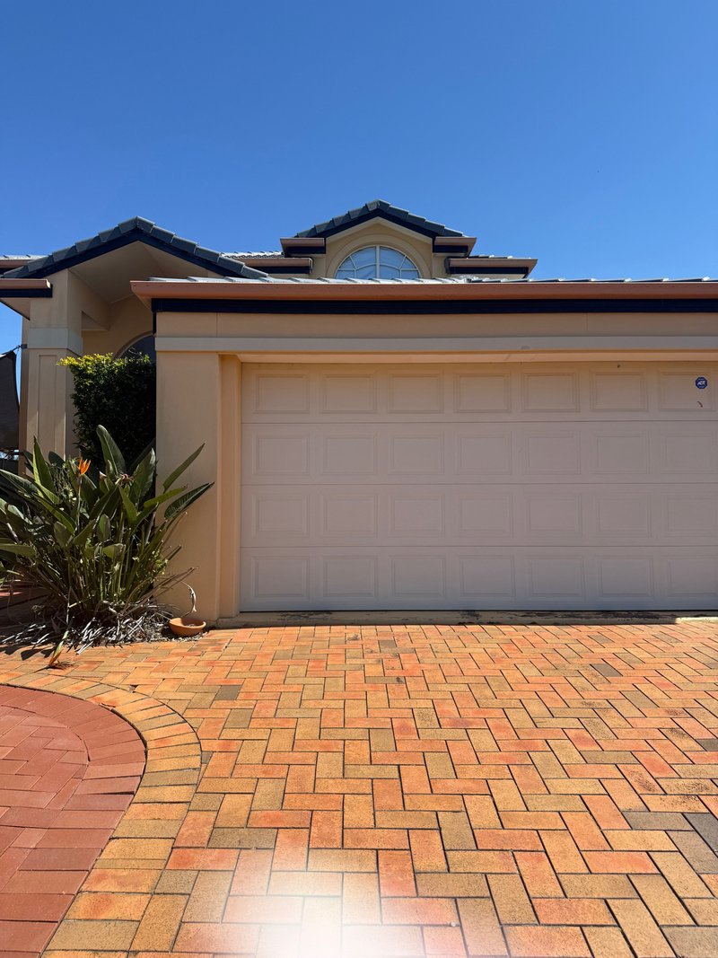 Photo - 3 Gumview Place, Molendinar QLD 4214 - Image 1