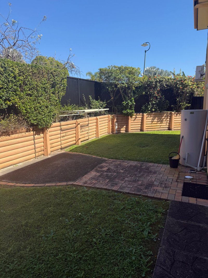Photo - 3 Gumview Place, Molendinar QLD 4214 - Image 2