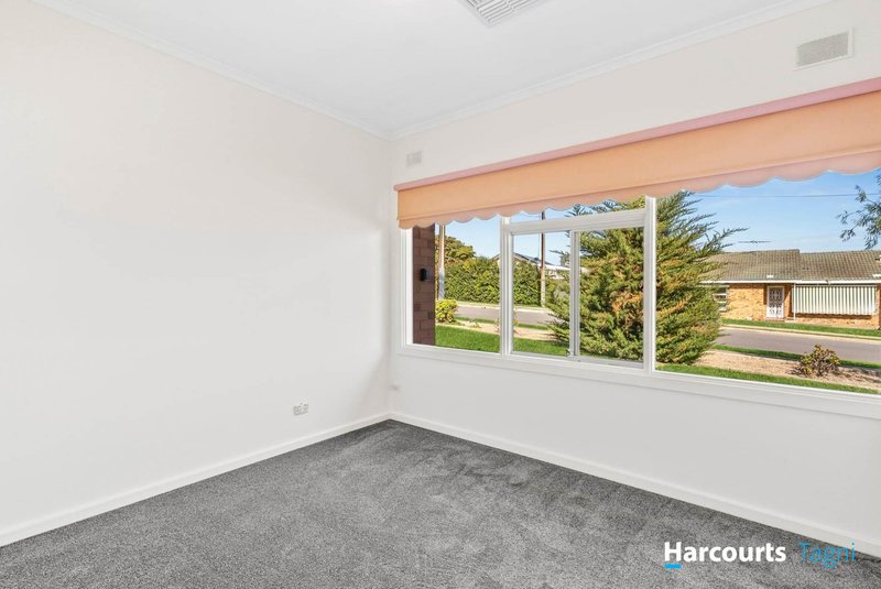 Photo - 3 Gympie Street, O'Sullivan Beach SA 5166 - Image 10