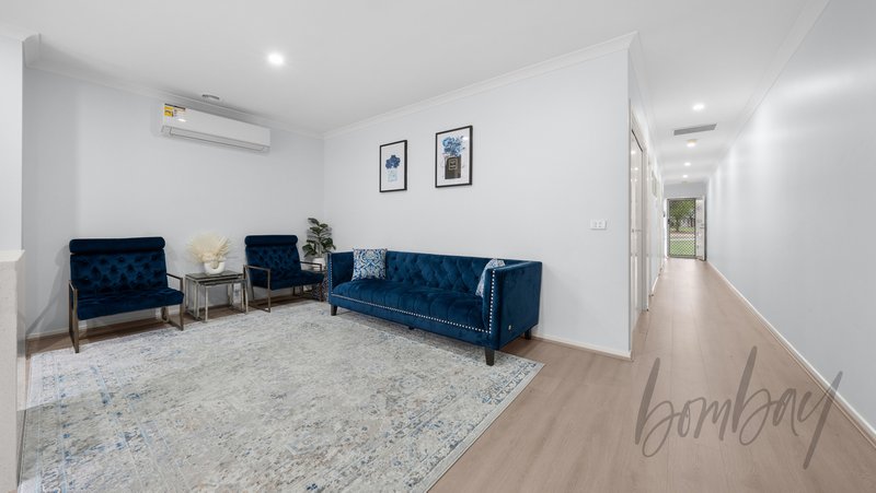 Photo - 3 Hadley Lane, Craigieburn VIC 3064 - Image 10