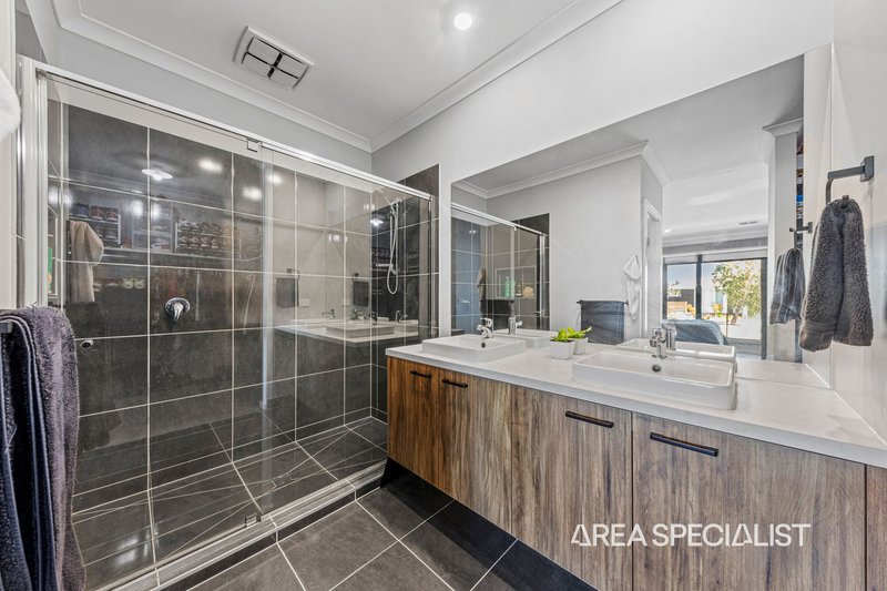 Photo - 3 Hakuba Way, Pakenham VIC 3810 - Image 7