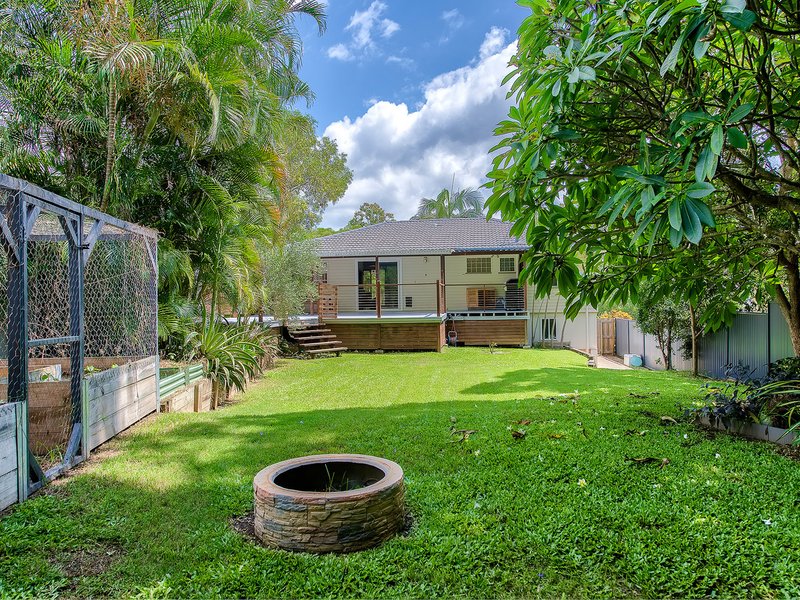 Photo - 3 Halton Street, Stafford Heights QLD 4053 - Image 9