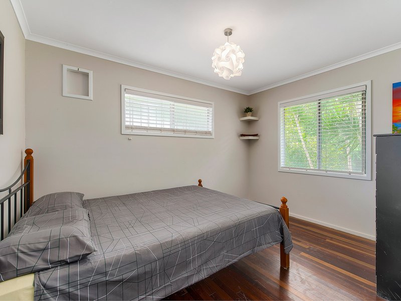 Photo - 3 Halton Street, Stafford Heights QLD 4053 - Image 11