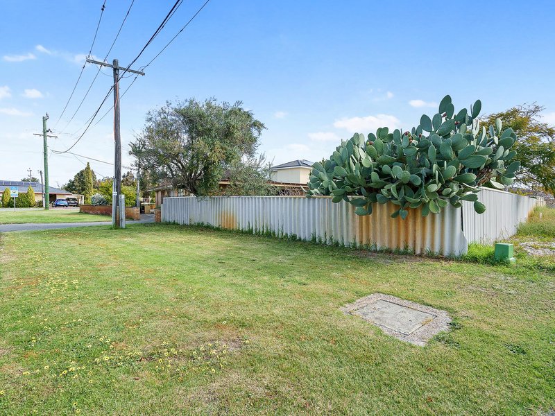 Photo - 3 Halvorson Road, Morley WA 6062 - Image 6