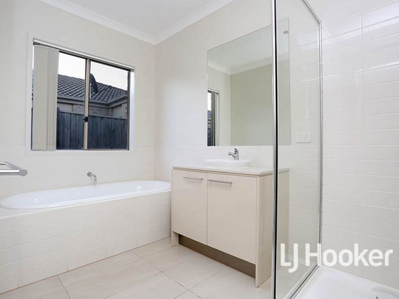 Photo - 3 Hamilton Street, Point Cook VIC 3030 - Image 8