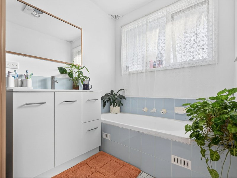 Photo - 3 Hanlon Close, Minto NSW 2566 - Image 8