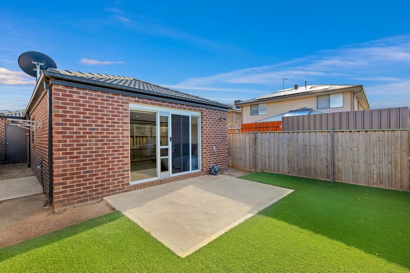 Photo - 3 Harogen Drive, Werribee VIC 3030 - Image 11