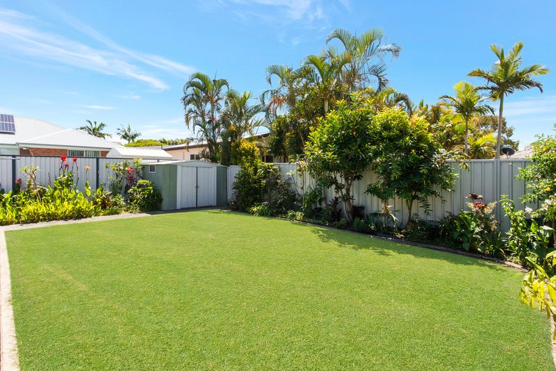 Photo - 3 Harrier Drive, Burleigh Waters QLD 4220 - Image 2