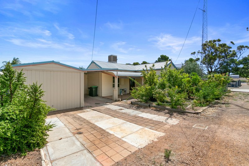 Photo - 3 Harvey Street, Port Broughton SA 5522 - Image 2