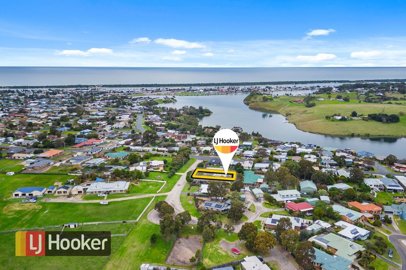 Photo - 3 Hassett Road, Lakes Entrance VIC 3909 - Image 2