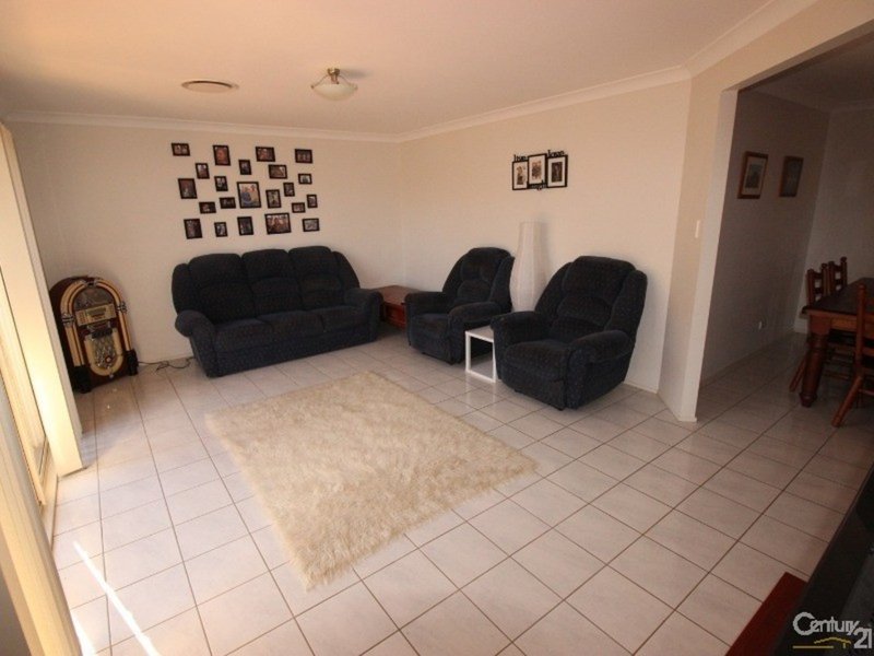 Photo - 3 Hawkins Place, Cameron Park NSW 2285 - Image 13