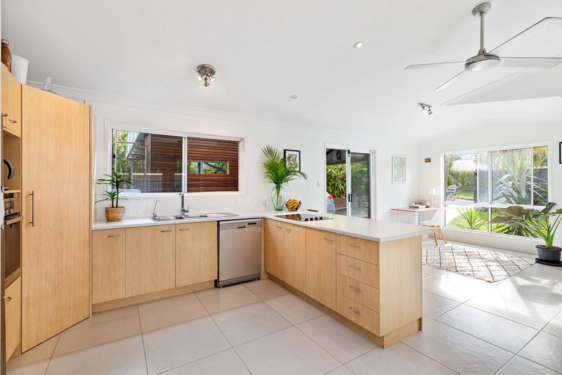 Photo - 3 Hawley Court, Sunrise Beach QLD 4567 - Image 3