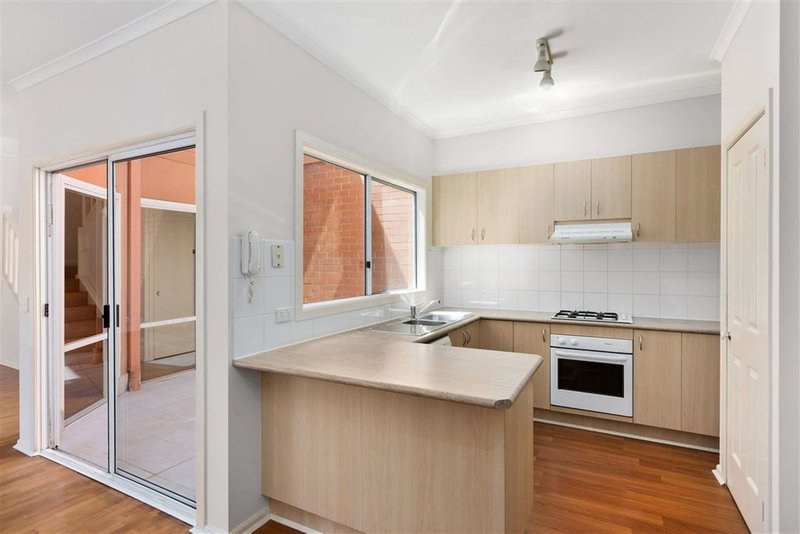 Photo - 3 Hawthorn Way, Glen Waverley VIC 3150 - Image 3