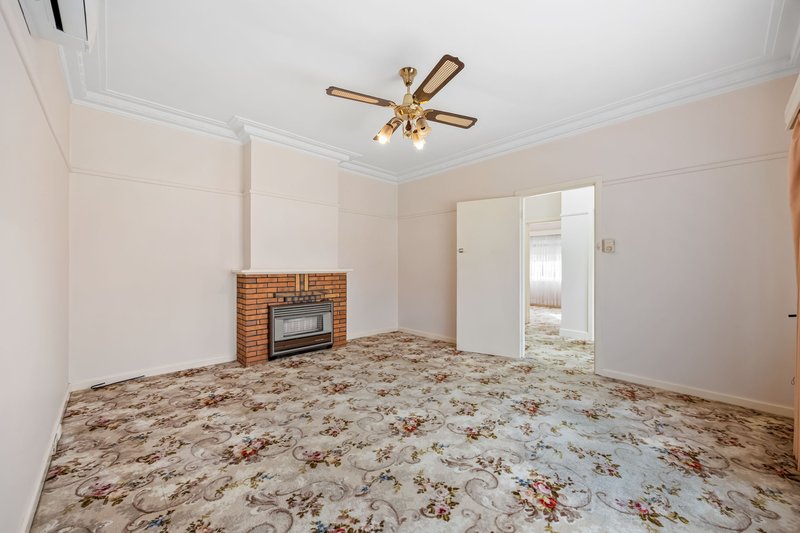 Photo - 3 Head Street, Wendouree VIC 3355 - Image 4