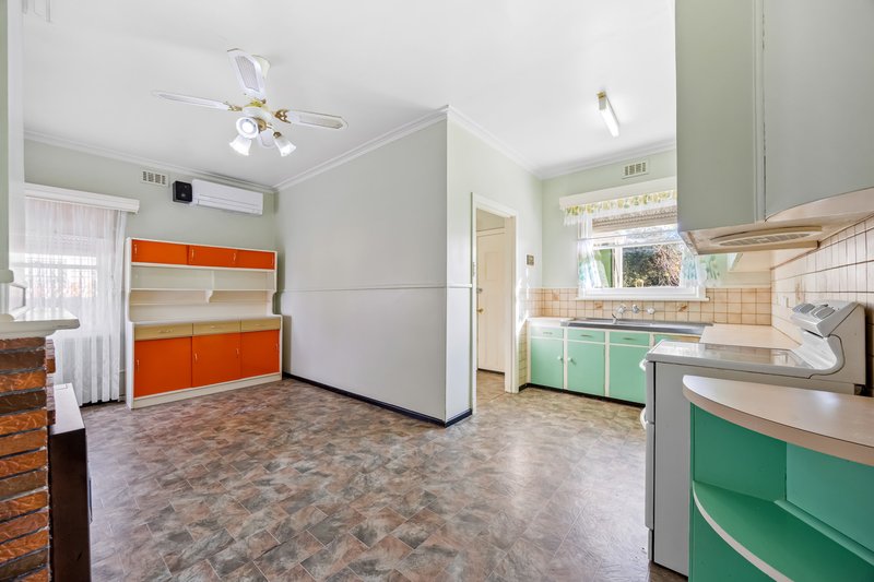 Photo - 3 Head Street, Wendouree VIC 3355 - Image 6