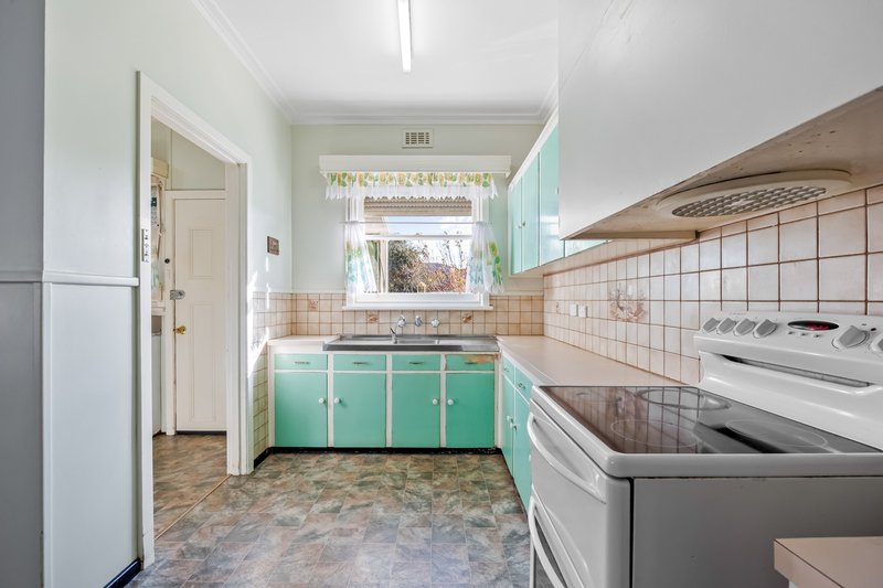 Photo - 3 Head Street, Wendouree VIC 3355 - Image 7