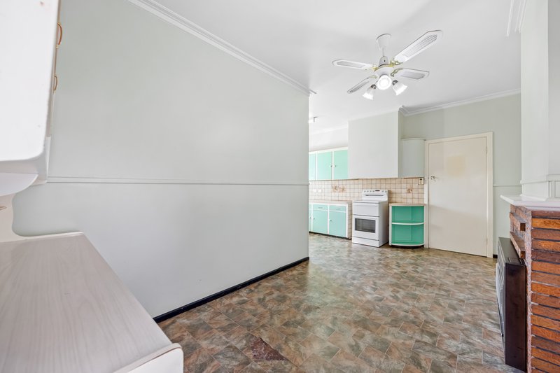 Photo - 3 Head Street, Wendouree VIC 3355 - Image 9