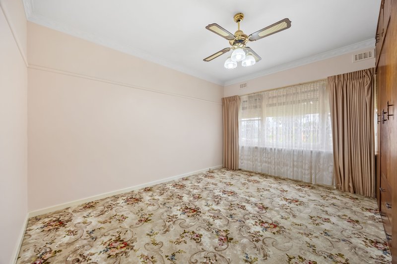 Photo - 3 Head Street, Wendouree VIC 3355 - Image 11