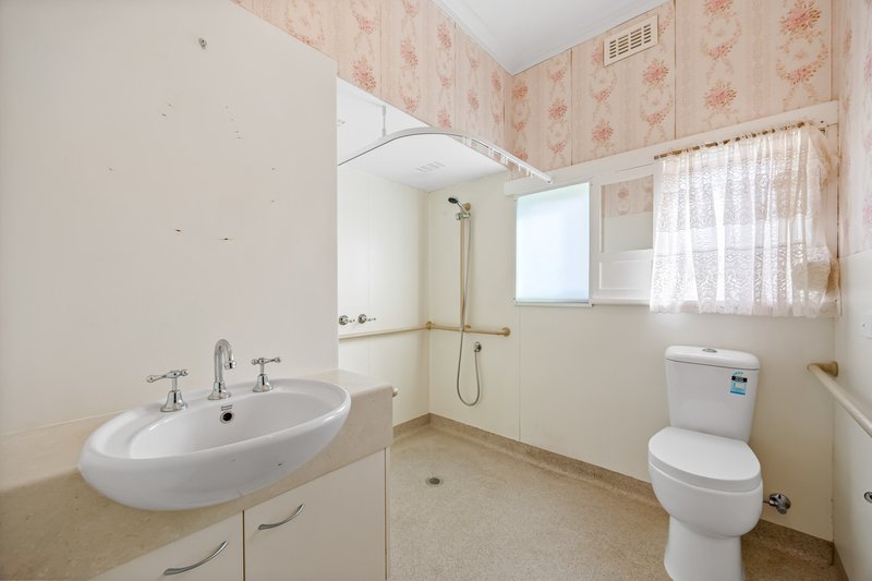 Photo - 3 Head Street, Wendouree VIC 3355 - Image 14