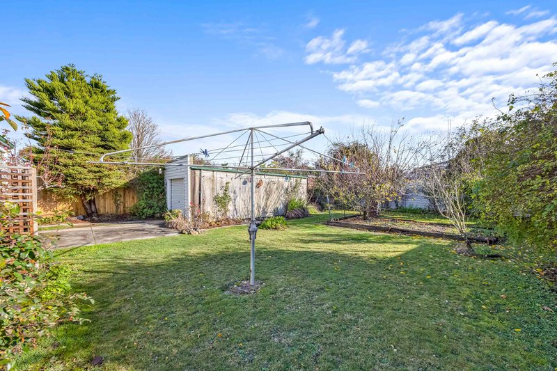 Photo - 3 Head Street, Wendouree VIC 3355 - Image 17