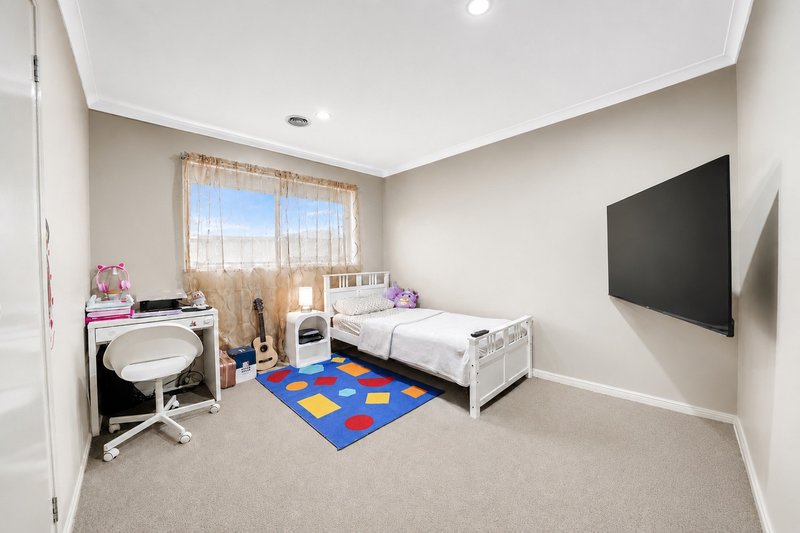 Photo - 3 Hele Close, Caroline Springs VIC 3023 - Image 15