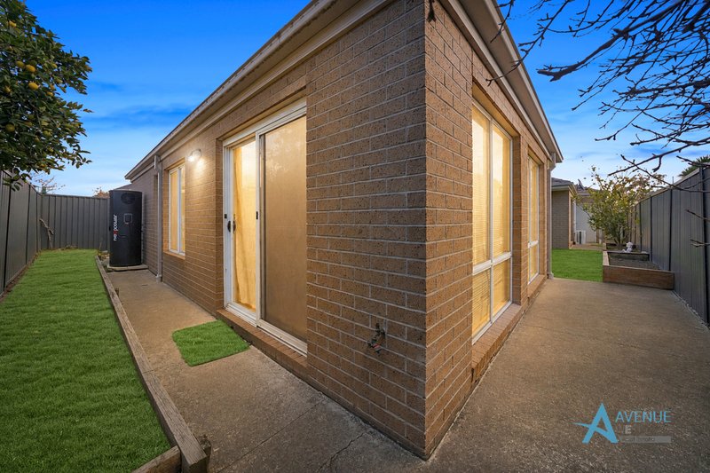 Photo - 3 Hele Close, Caroline Springs VIC 3023 - Image 18