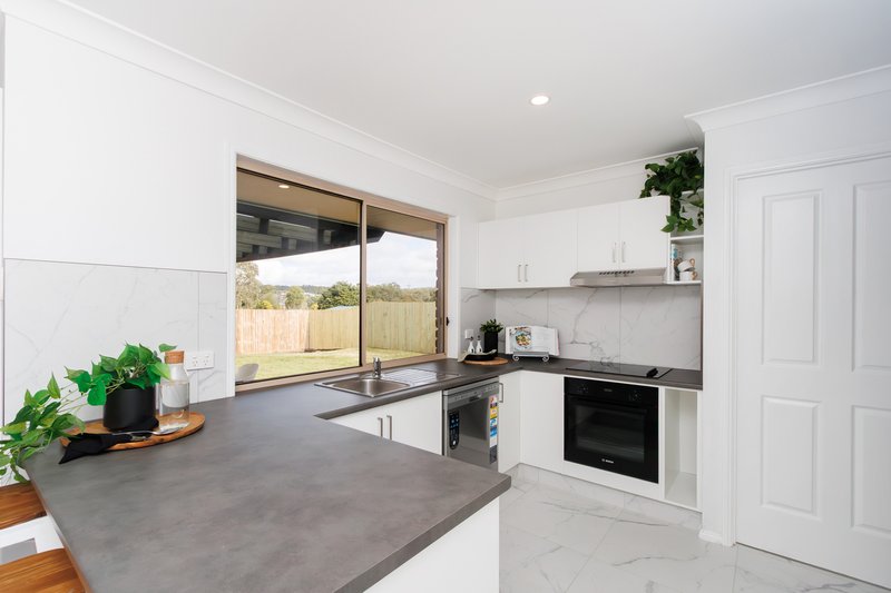 Photo - 3 Heron Crescent, Springfield QLD 4300 - Image 6