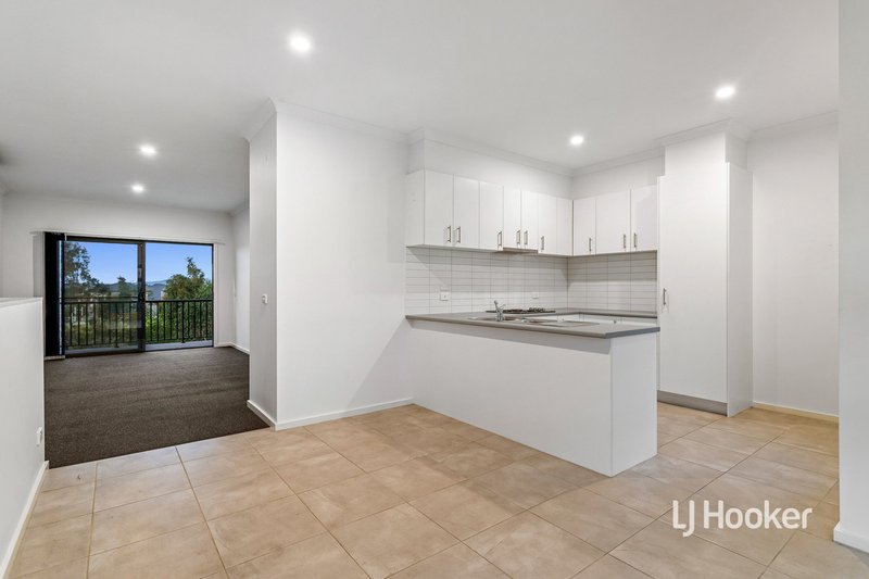 Photo - 3 Hiddleston Court, Cranbourne West VIC 3977 - Image 3