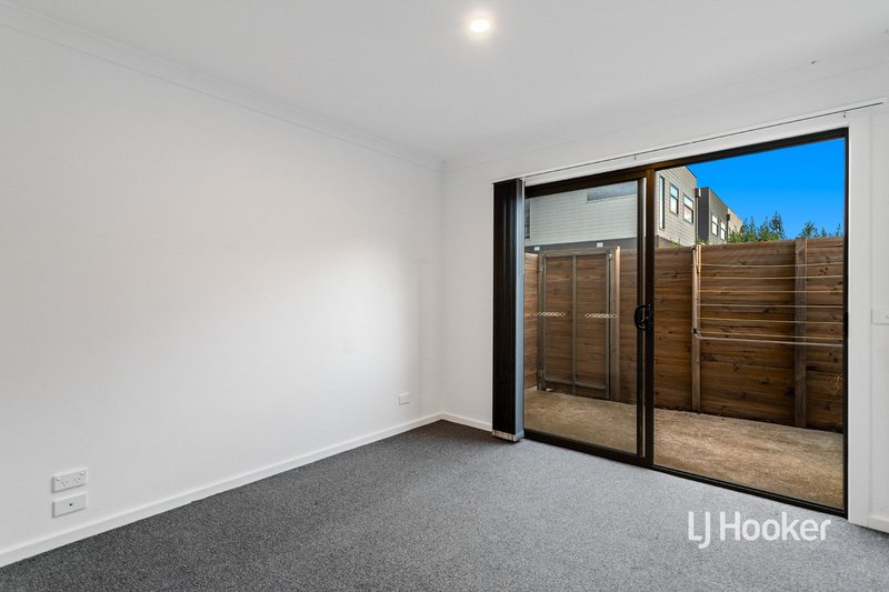 Photo - 3 Hiddleston Court, Cranbourne West VIC 3977 - Image 12