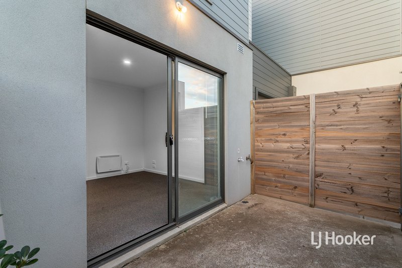 Photo - 3 Hiddleston Court, Cranbourne West VIC 3977 - Image 13