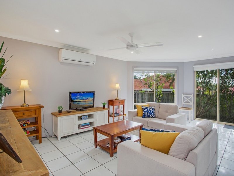 Photo - 3 Highbridge Rise, Mudgeeraba QLD 4213 - Image 2