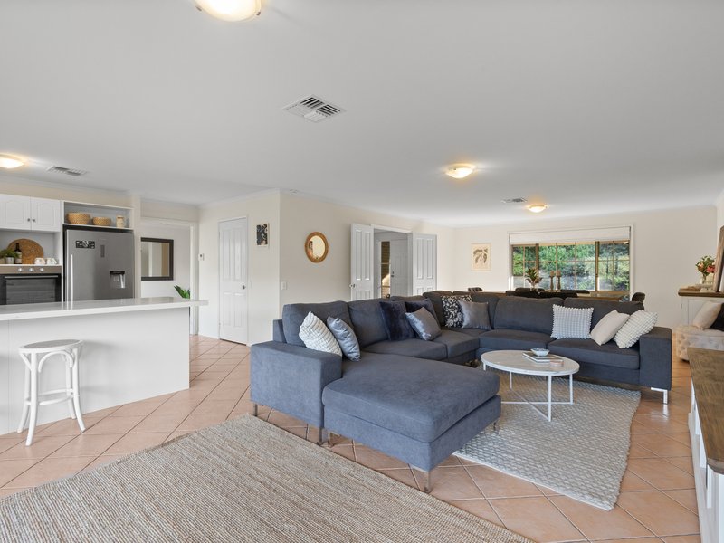 Photo - 3 Hillside Court, Aberfoyle Park SA 5159 - Image 10