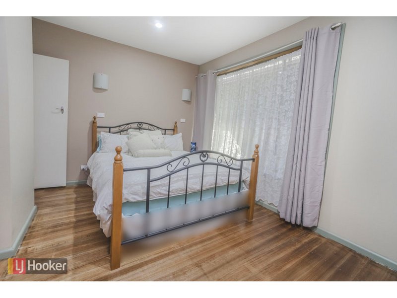 Photo - 3 Hilton Street, Craigieburn VIC 3064 - Image 5